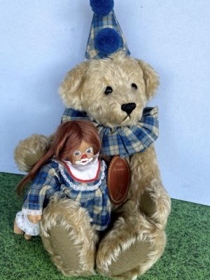 Teddy "Olli" mit Heidi Ott Clouwnmädchen