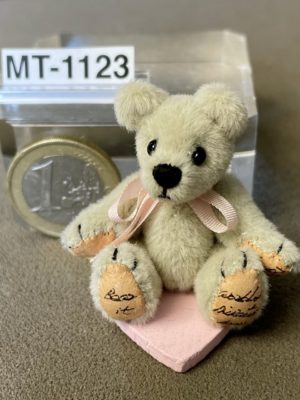 Teddy "Bears it"
