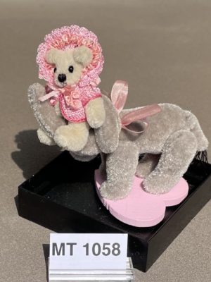 Teddy Baby auf Elefant