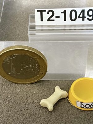 Napf mit Knochen