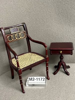 Stuhl mit Tisch