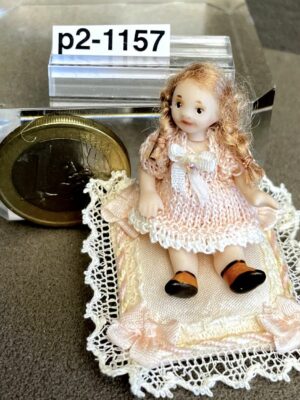 Mini Püppchen mit Seidenkissen