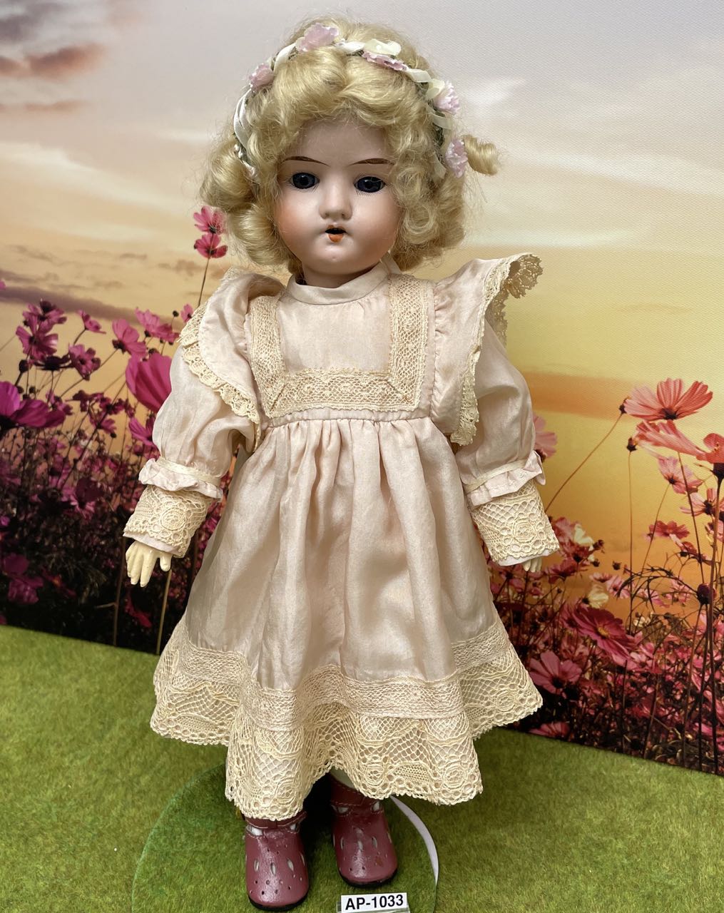 Kleine Antike Porzellan Spielpuppe