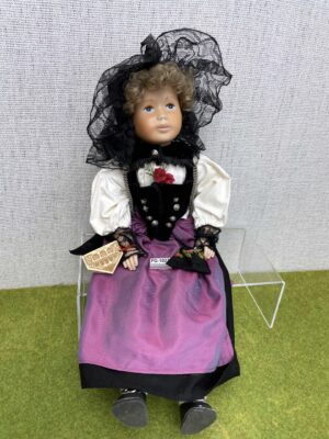 Porzellanpuppe