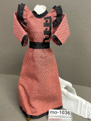 1:12 Kleid mit Seidenunterhose