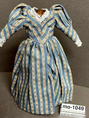 1:12 Kleid ohne Unterwäsche