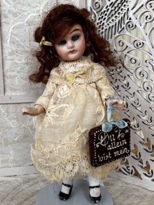 "Henriette" Porzellanpüppchen