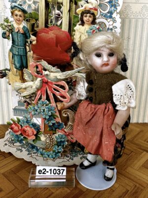 Antikes Porzellanpüppchen