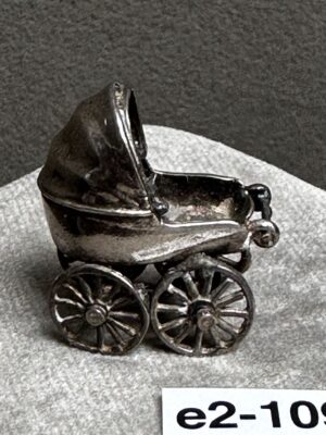Miniatur Puppenwagen Silber mit Katze