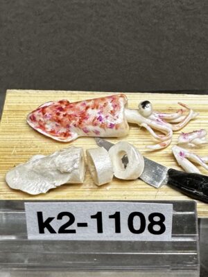 Tintenfisch auf Holzteller