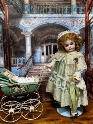 Porzellankopf Puppe 1989  mit Puppenwagen