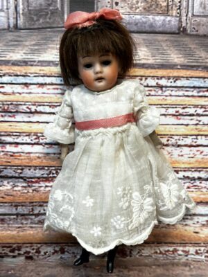 Kleine Porzellankopf Puppe 1920