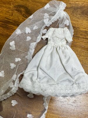Kleid und Schleier 1:12