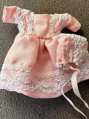 Baby Kleid 1:12 für Gr. 5 cm