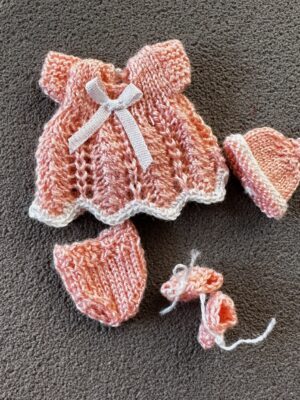Baby Strick Garnitur 1:12  für Gr. 5 cm