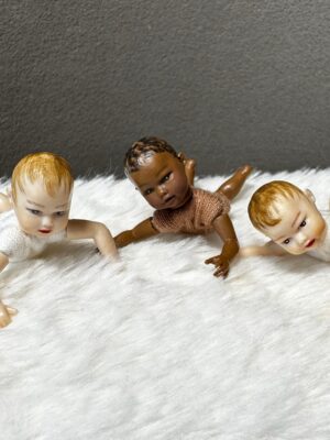 Baby kriechend 1:12   Gr. ca. 5 cm