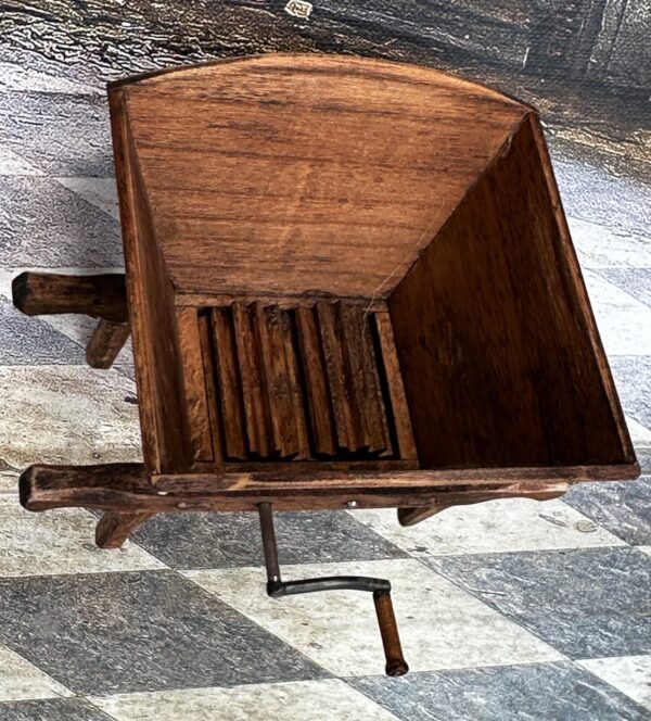 Holz Traubenhäcksler 1:12 – Bild 2