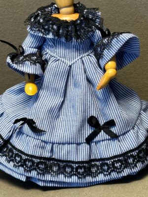 Festliches Damenkleid 1:12  Gr. 14,5 cm