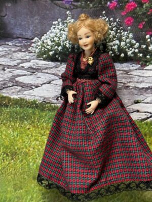 Dame im Kleid  1:12  Gr. 14,5 cm