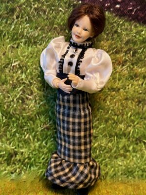 Elegante Dame  1:12  Gr. 14,5 cm