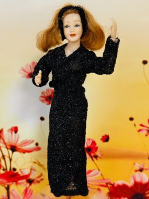Schönheit im Cocktailkleid 1:12  Gr. 14 cm