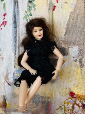 Dame im Unterkleid  1:12   Gr.1 4 cm