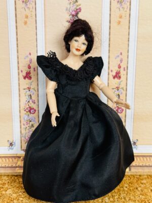 Dame im Seidenkleid  1:12  Gr. 14 cm