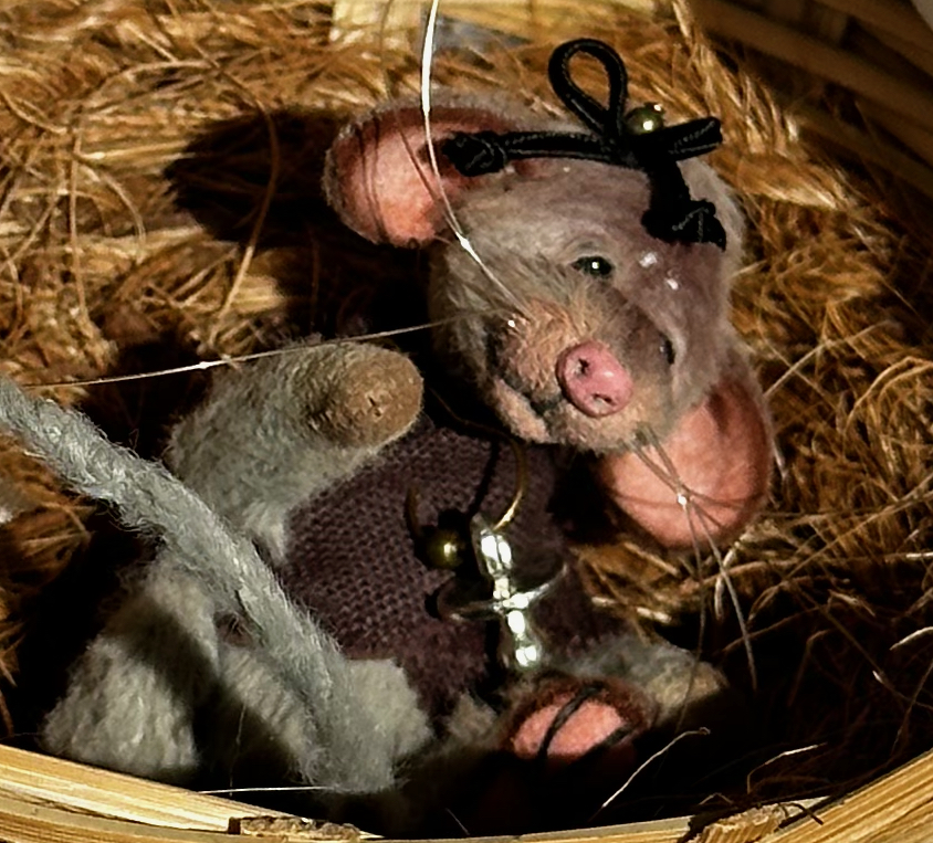 Babymaus im ausgestatteten Bettchen – Bild 2