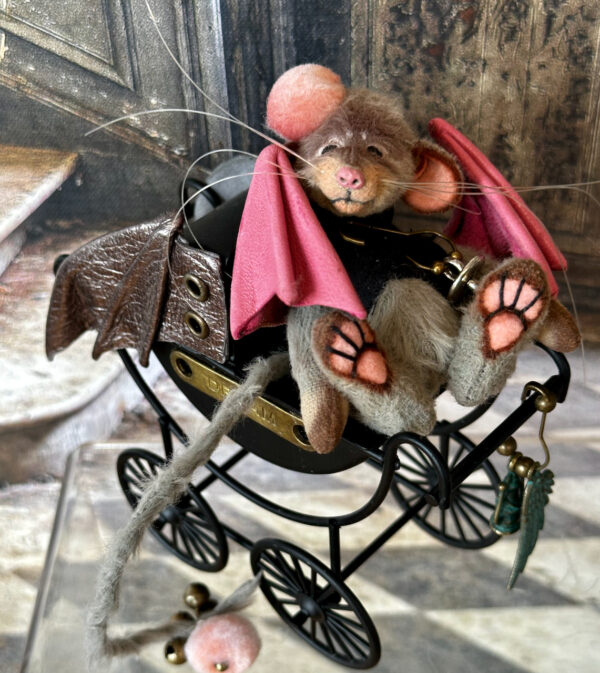 Vampir Maus in 1:12 Puppenwagen – Bild 3