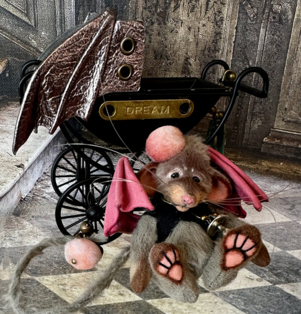 Vampir Maus in 1:12 Puppenwagen – Bild 4