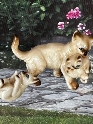 Katzenmama mit 2 Jungen  6 cm lang