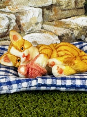 Katze mit Wollknäuel 7,5 cm