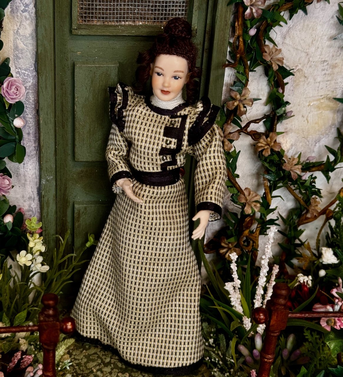 Elegante Frau Gr. 14 cm – Bild 5