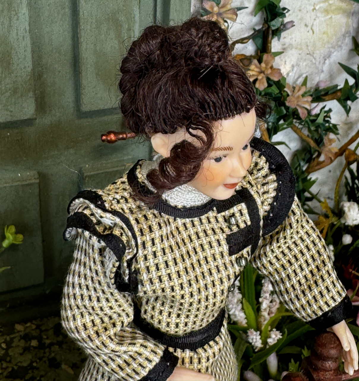 Elegante Frau Gr. 14 cm – Bild 4