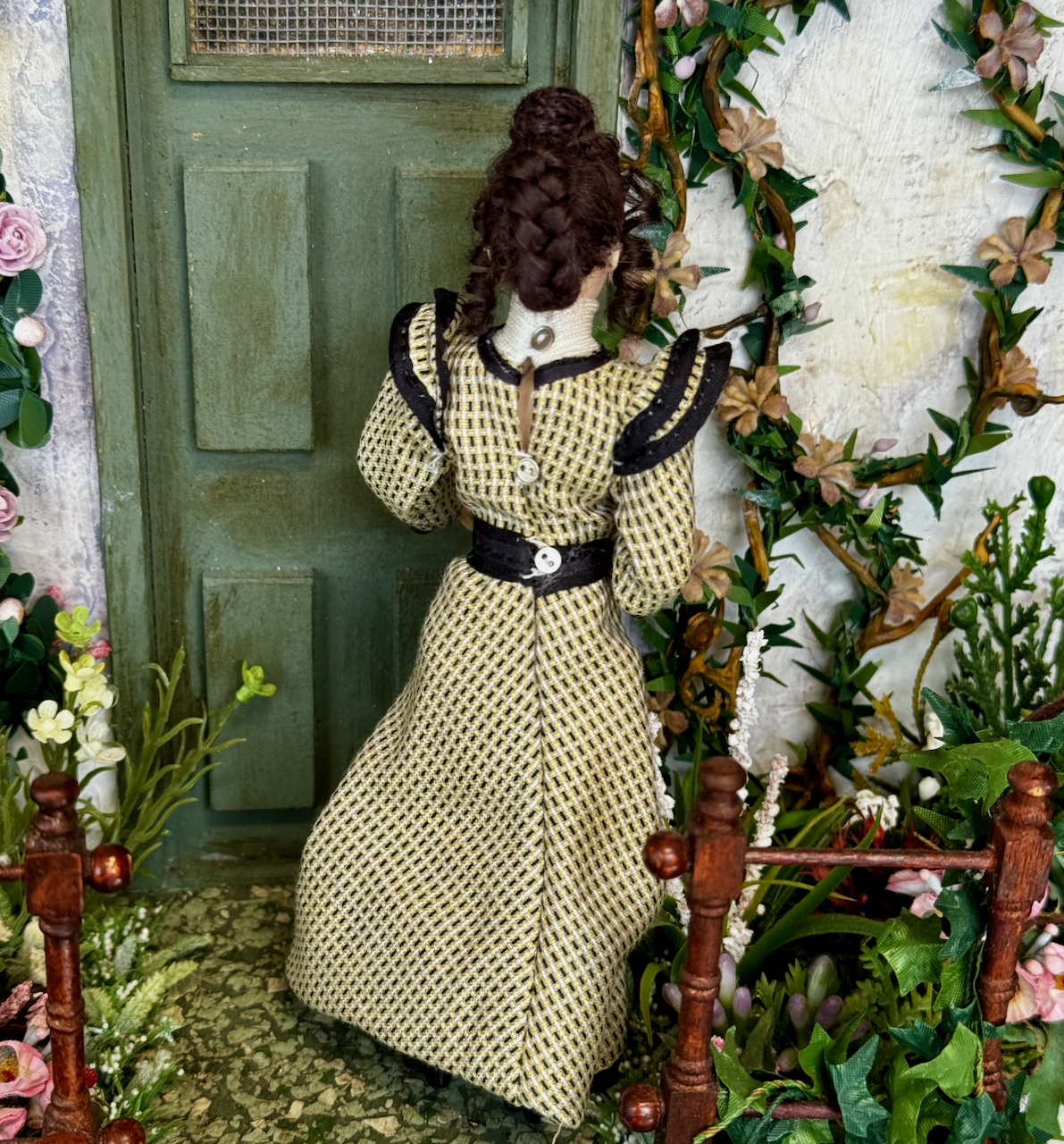 Elegante Frau Gr. 14 cm – Bild 3
