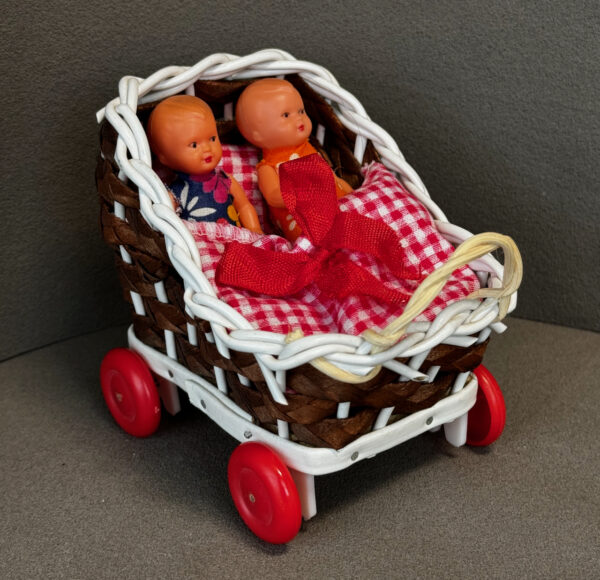 Zwillingswagen für die Puppenstube