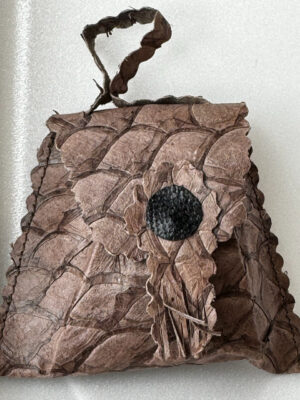 Antike Puppentasche Leder ca. 4 x 4 cm