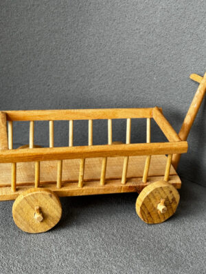 Antiker Miniatur Holzwagen