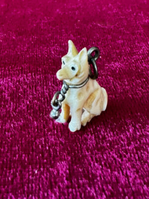 Elfenbein Anhänger Hund