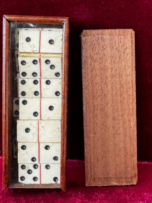 Elfenbein Domino Spiel in Holzbox