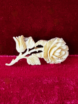 Elfenbein Brosche Rosenmotiv